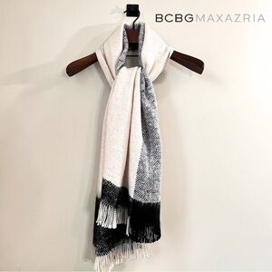BCBGMaxAzria Chunky Knit Blanket Scarf